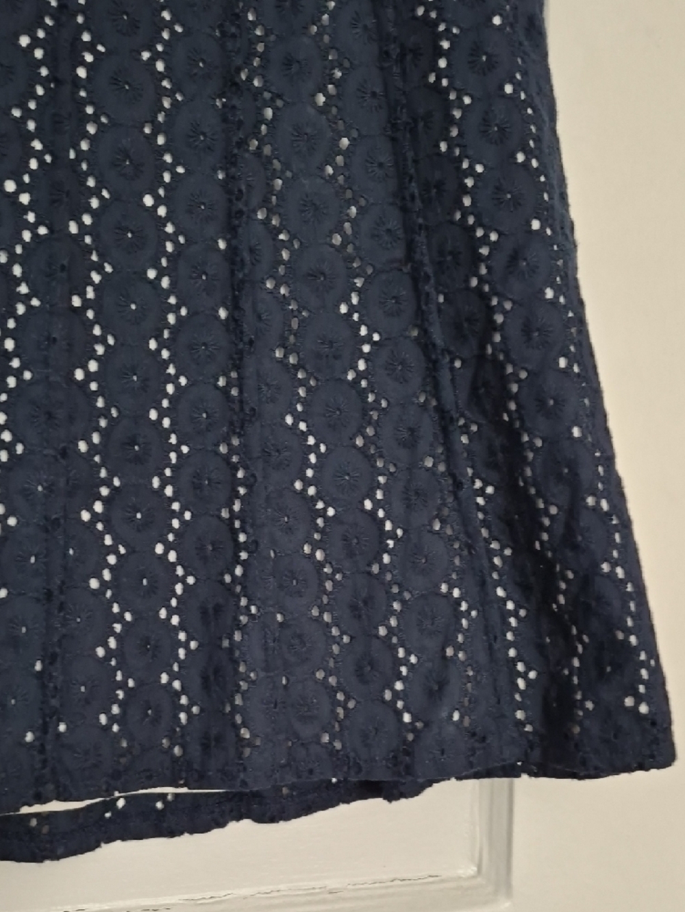 100%  Cotton Shell And Lining Navy Blue Eyelet Knee Length Midi Skirt Size 2 - Picture 9 of 12